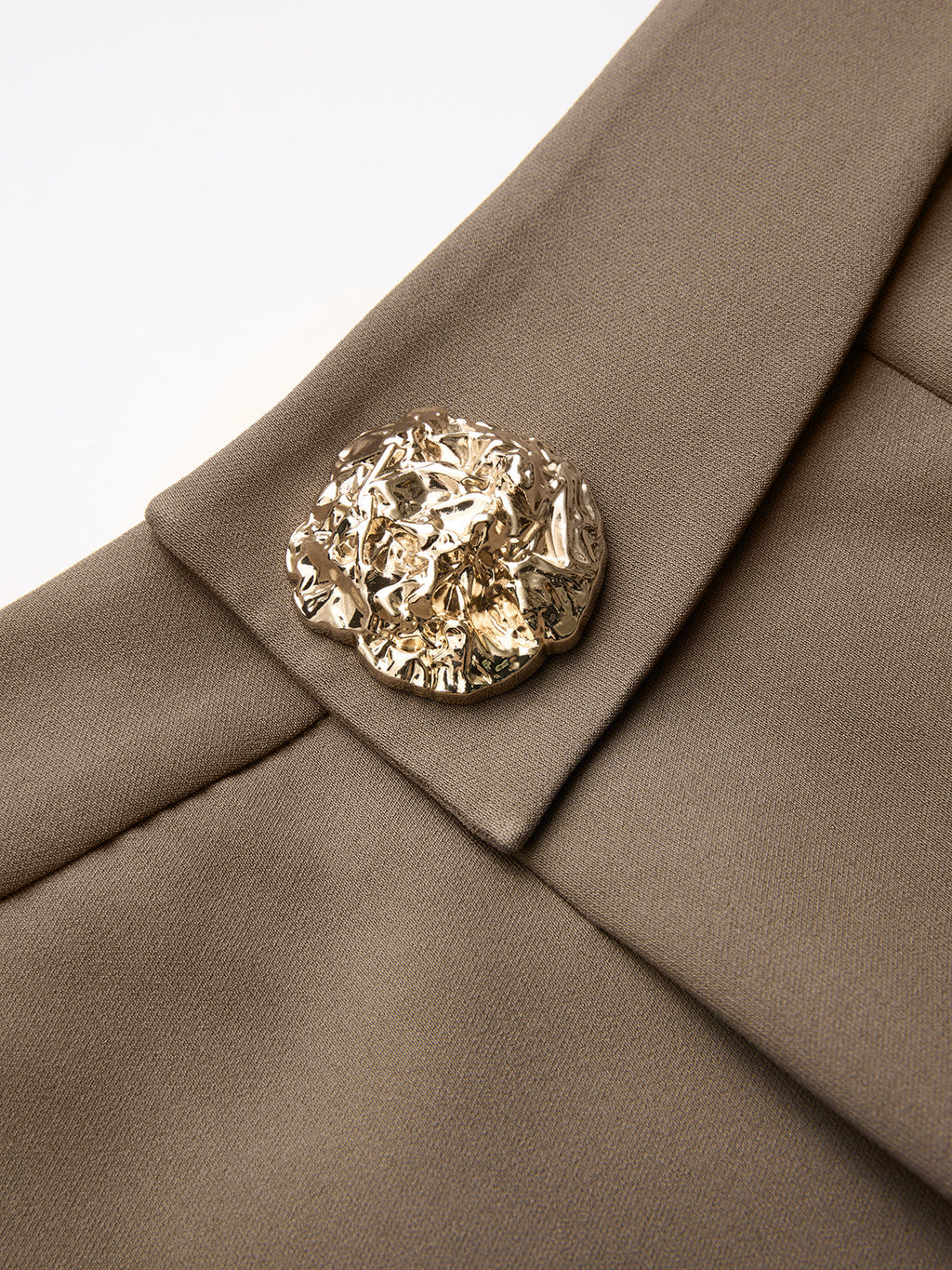Metal Button Mid-Waist Pleated Shorts